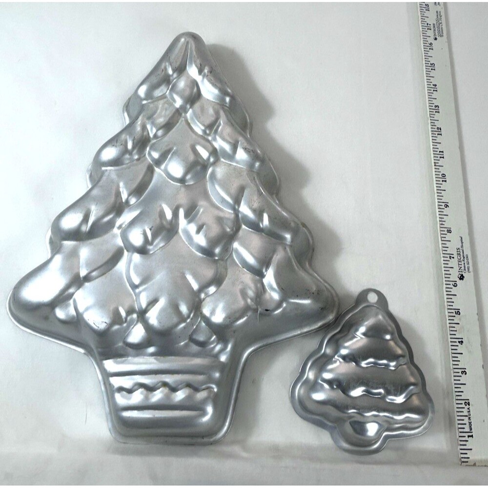 Vintage 1972 Wilton Aluminum Christmas Tree Cake Pan Mold - 502-1107